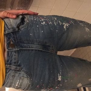 Distressed high waisted jeans